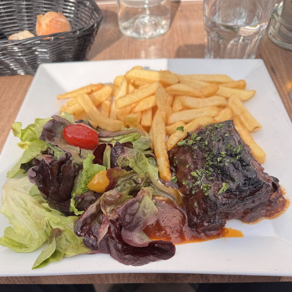Baltard Café - Beef Ribs with Fries - Restaurants Near Me - Beaune, 21 Baltard Café - Beef Ribs with Fries - Restaurants Near Me - Beaune, 21