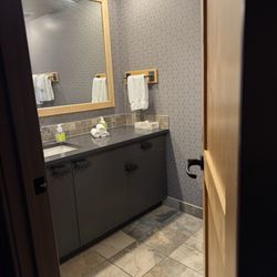 Banff Rocky Mountain Resort - Bathroom 1