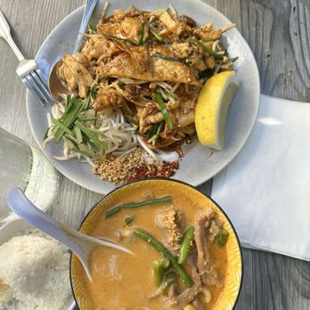 Hanuman Thai Eatery -  Newport - Pad Thai - Thai Near Me - Costa Mesa, California
