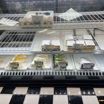 Phoenix Bakery - Cake slice display case 15 minutes before closing - Bakeries Near Me - Los Angeles, California Phoenix Bakery - Cake slice display case 15 minutes before closing - Bakeries Near Me - Los Angeles, California