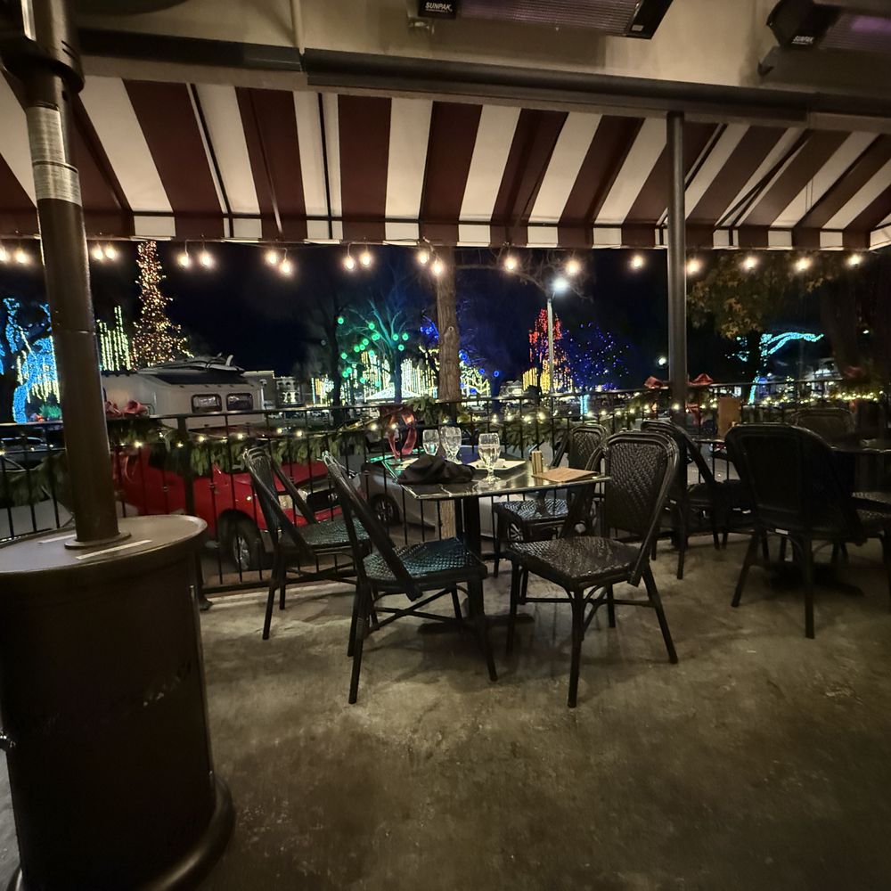 TASTE! Craft Eatery - Paso Robles - Taste outdoor patio - Salad Near Me - Paso Robles, California TASTE! Craft Eatery - Paso Robles - Taste outdoor patio - Salad Near Me - Paso Robles, California