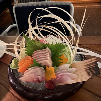 Azabu - Sashimi platter: Yellowtail, salmon, amberjack, snapper - Sushi Bars Near Me - Miami Beach, Florida