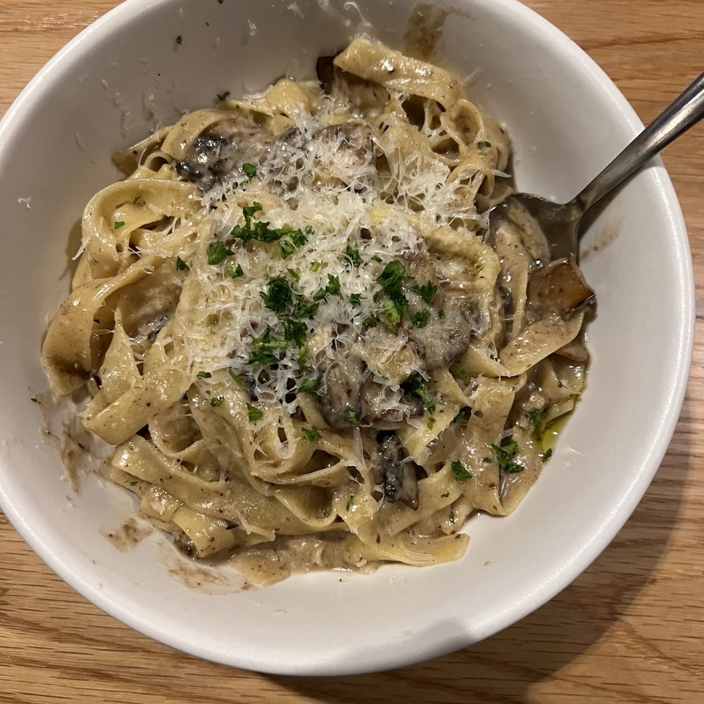 Roma Table - Roasted Mushroom Alfredo. - Italian Near Me - Sevierville, Tennessee Roma Table - Roasted Mushroom Alfredo. - Italian Near Me - Sevierville, Tennessee