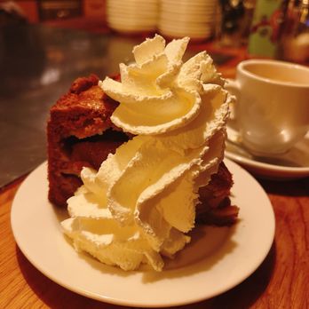 Winkel 43 - Beautiful and yummy apple pie - Desserts Near Me - Amsterdam, New Hampshire