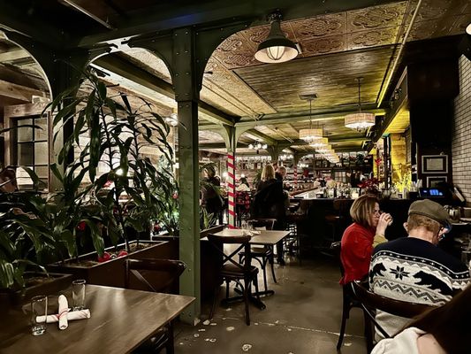 Repeal 33 Bar & Restaurant by null