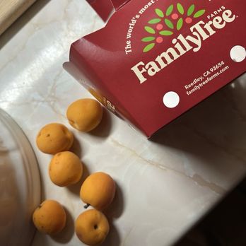 Sprouts Farmers Market - Flavorless apricots the moldy ones after 3 days are in the trash. - Grocery Near Me - Mesa, Arizona