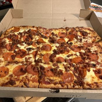 Donna Lynn's Pizza - Sicilian 9-cut with Pepperoni & Bacon - Pizza Near Me - Murrysville, Pennsylvania
