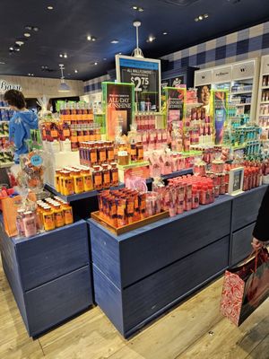 Bath & Body Works by null