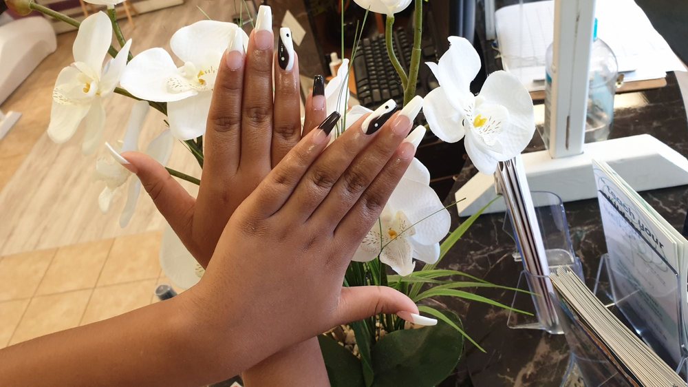 CREATIVE NAILS 1 Updated May 2024 60 Photos & 17 Reviews 929