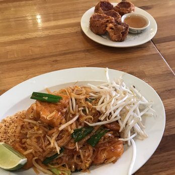 Ayada Thai - Pad thai tofu - Thai Near Me - Elmhurst, New York