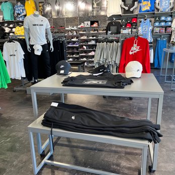 hibbett sports nike shirts