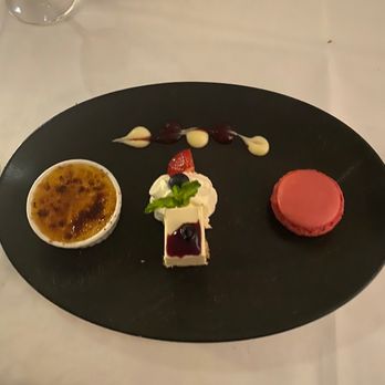Restaurant Bonaparte - Dessert tasting - French Near Me - Montreal, Quebec
