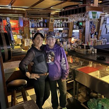 Turnpike Tavern - Meeting new friends at the Turnpike Tavern! So many "stories to share!" - Dive Bars Near Me - Coweta, Oklahoma