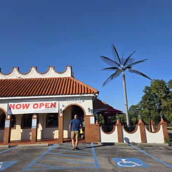 Tequila's Mexican Grill - An interesting artificial palm tree in front of the restaurant. The main entrance is actually on the right side of the restaurant. - Mexican Near Me - Roanoke, Virginia Tequila's Mexican Grill - An interesting artificial palm tree in front of the restaurant. The main entrance is actually on the right side of the restaurant. - Mexican Near Me - Roanoke, Virginia