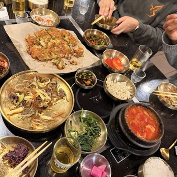 Mugunghwa - Seafood pancake, japchae, beef soft tofu soup, kalbi, chicken wings - Korean Near Me - Oakland, California Mugunghwa - Seafood pancake, japchae, beef soft tofu soup, kalbi, chicken wings - Korean Near Me - Oakland, California