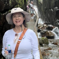 Very Nice experience, Lincoln ! Avalanches Falls some beautiful crazy walk upstairs and mountain surrounded Highly recommend it