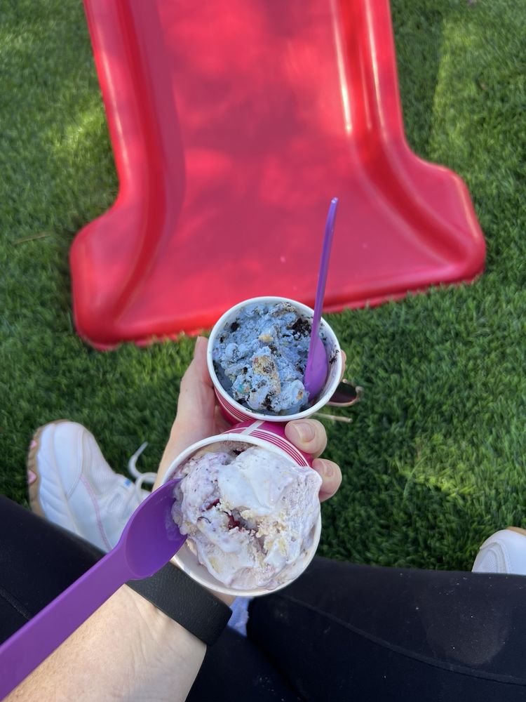 Mandeville Creamery Logo