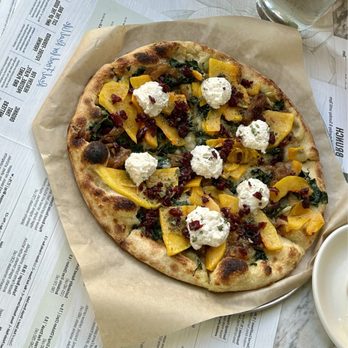 True Food Kitchen - Roasted Butternut Squash Pizza - Vegetarian Near Me - Pasadena, California True Food Kitchen - Roasted Butternut Squash Pizza - Vegetarian Near Me - Pasadena, California