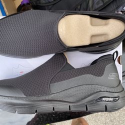 SKECHERS Warehouse Outlet - Like floating on air - Podiatrist Certified Arch Support