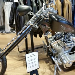 Vicolungo The Style Outlets - Dentro un negozio dell'output ci trovi di tutto...