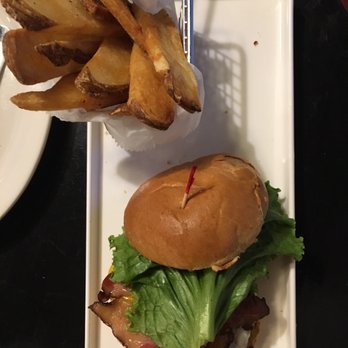 Town Tavern - Pubs Near Me - Arlington, Massachusetts