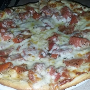 Vic's Place - Pomodoro pizza - Bars Near Me - Flint, Michigan