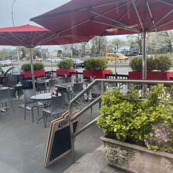Jackson Hole - Outdoor dining - Burgers Near Me - East Elmhurst, New York