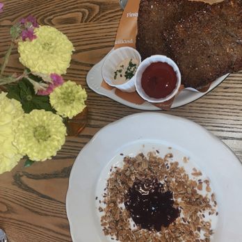 Finest Kind - Yogurt & Granola w/ Hashbrowns - Breakfast & Brunch Near Me - Saco, Maine