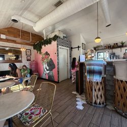 Deseo Coffee Shack - Indoor seating
