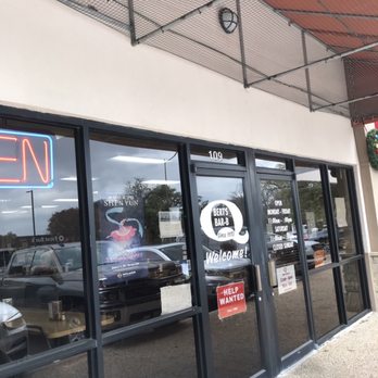 Bert's Bar-B-Q - enter here - Barbeque Near Me - Austin, Texas
