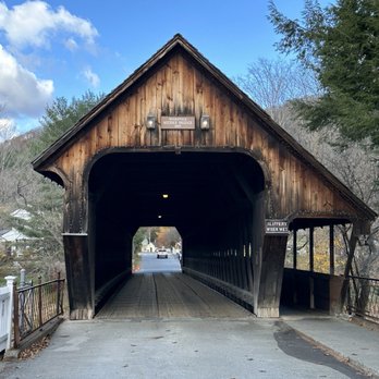 Middle Covered Bridge - Landmarks & Historical Buildings Near Me - Woodstock, Vermont Middle Covered Bridge - Landmarks & Historical Buildings Near Me - Woodstock, Vermont