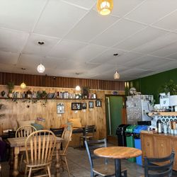 Chit-Chat Cafe - Friendly local place, next to ocean, and shopping center. Great coffee & espresso, sandwiches, bagels, treats. Happy servers.