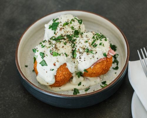 Chomp Kitchen and Drinks by null