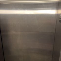Holiday Inn Express Pittsburgh-Bridgeville - Dirty elevator