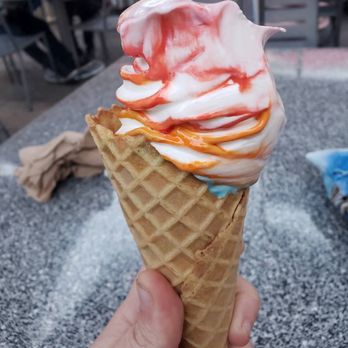 Studio Scoop - Tropical sunset ice cream - Ice Cream & Frozen Yogurt Near Me - Universal City, California