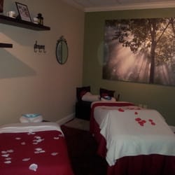 Crown Heart and Hand - Couples / Friends Massage @ 4GreatMassage!  A great way to treat you and a loved one for Valentines day.