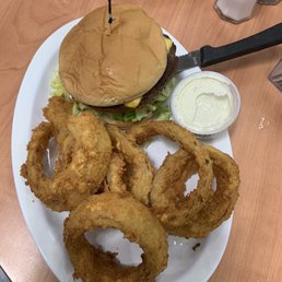 Cheeseburger with homemade onion rings Cheeseburger with homemade onion rings