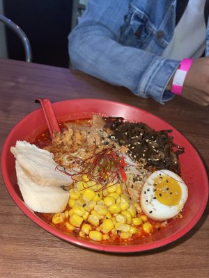 Poke Burri / Lifting Noodles Ramen by null