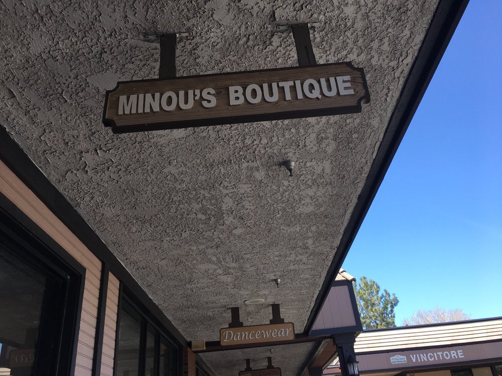 Minou's Boutique Logo