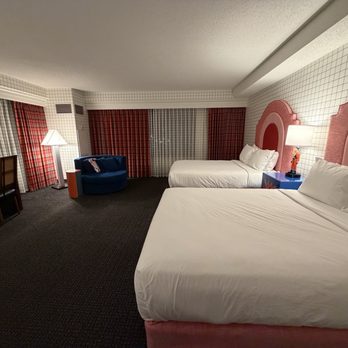 Graduate by Hilton Cincinnati - Corner room - Hotels Near Me - Cincinnati, Ohio Graduate by Hilton Cincinnati - Corner room - Hotels Near Me - Cincinnati, Ohio