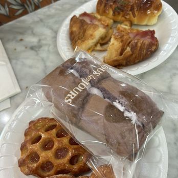 Tous Les Jours - Desserts and hot items - Bakeries Near Me - Troy, Michigan