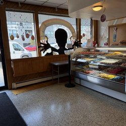 Lyndhurst Pastry Shop