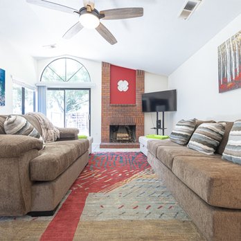 Onyx Properties - Shared Home 1- Living Room - Apartments Near Me - Visalia, California