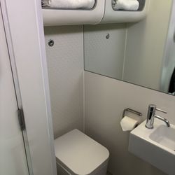 Yotel - Toilet and sink