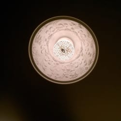 Fabel's Eten & Drinken - Fancy bathroom lighting.