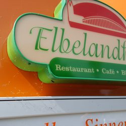Elbelandhaus - Spinnengewebe wie hier auch innen im Laden zu finden.
