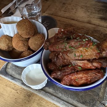 Cannibale Royale - Cannibal's 'Bitterbal' / Cannibale's Chicken Wings - Brasseries Near Me - Amsterdam, New Hampshire