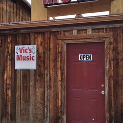 Vic's Music - Storefront