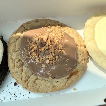 Crumbl - Levittown - Chocolate peanut butter - Bakeries Near Me - Levittown, New York Crumbl - Levittown - Chocolate peanut butter - Bakeries Near Me - Levittown, New York