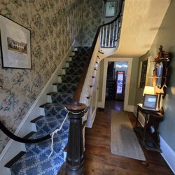 Maggie & Moe’s Coffee - Beautiful staircase
